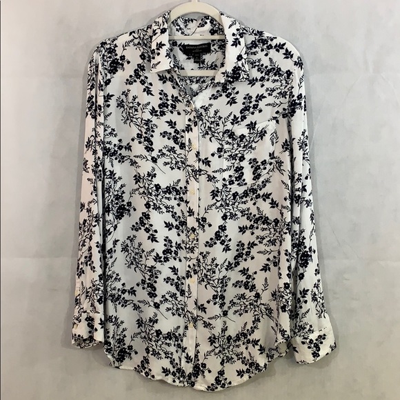Banana Republic Tops - Banana Republic long sleeve blouse size L
